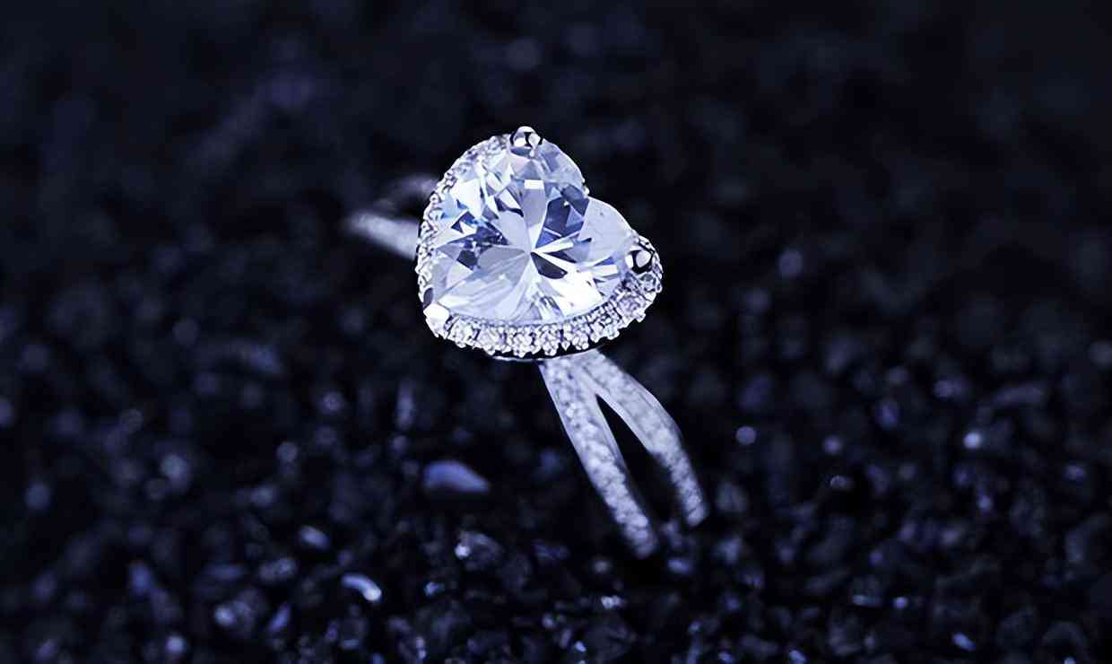 結(jié)婚戒指是一對嗎(結(jié)婚戒指是一對買的嗎)