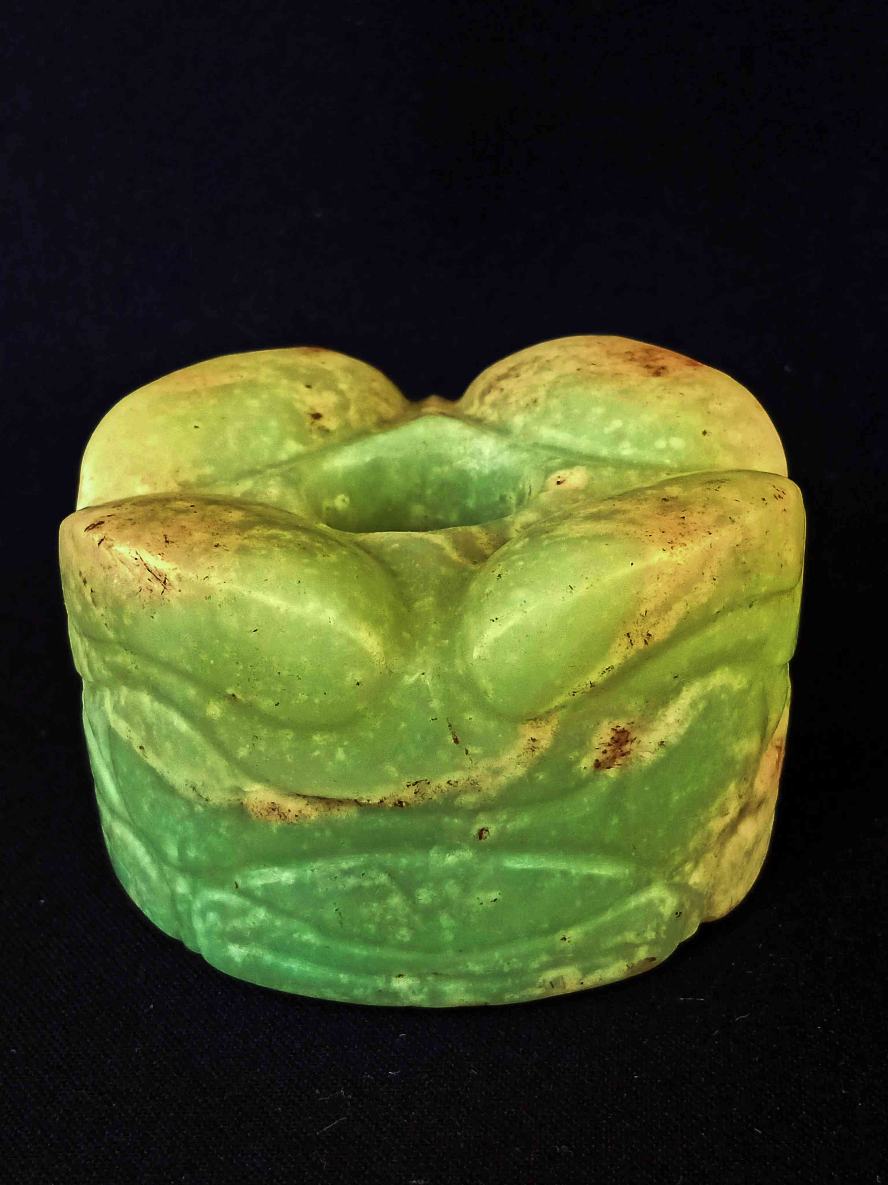 瑪瑙和玉的區(qū)別哪個(gè)貴(瑪瑙和玉石有什么區(qū)別哪個(gè)好)