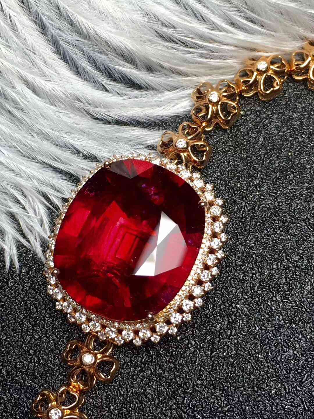 黑碧璽原石功效(黑碧璽的功效與作用點)