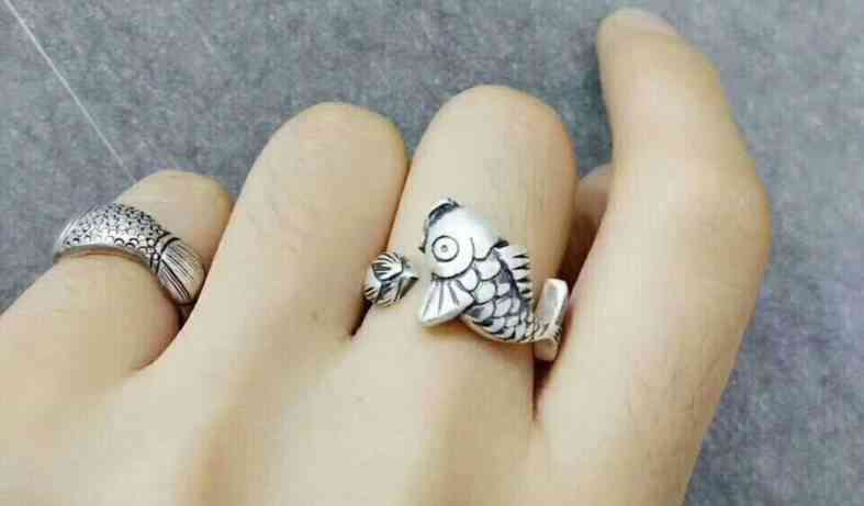 如何選戒指的尺寸大小(怎樣選擇戒指的尺寸)