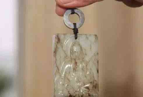 翡翠鑒別真假(翡翠鑒別真假最簡(jiǎn)單的方法是什么)