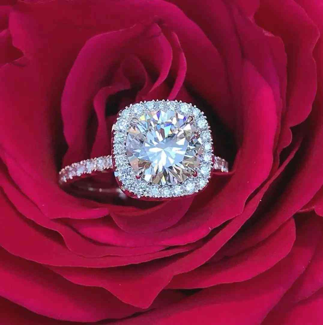 鴿子蛋鉆戒多少錢一個(gè)(一克拉鉆戒多少錢左右)