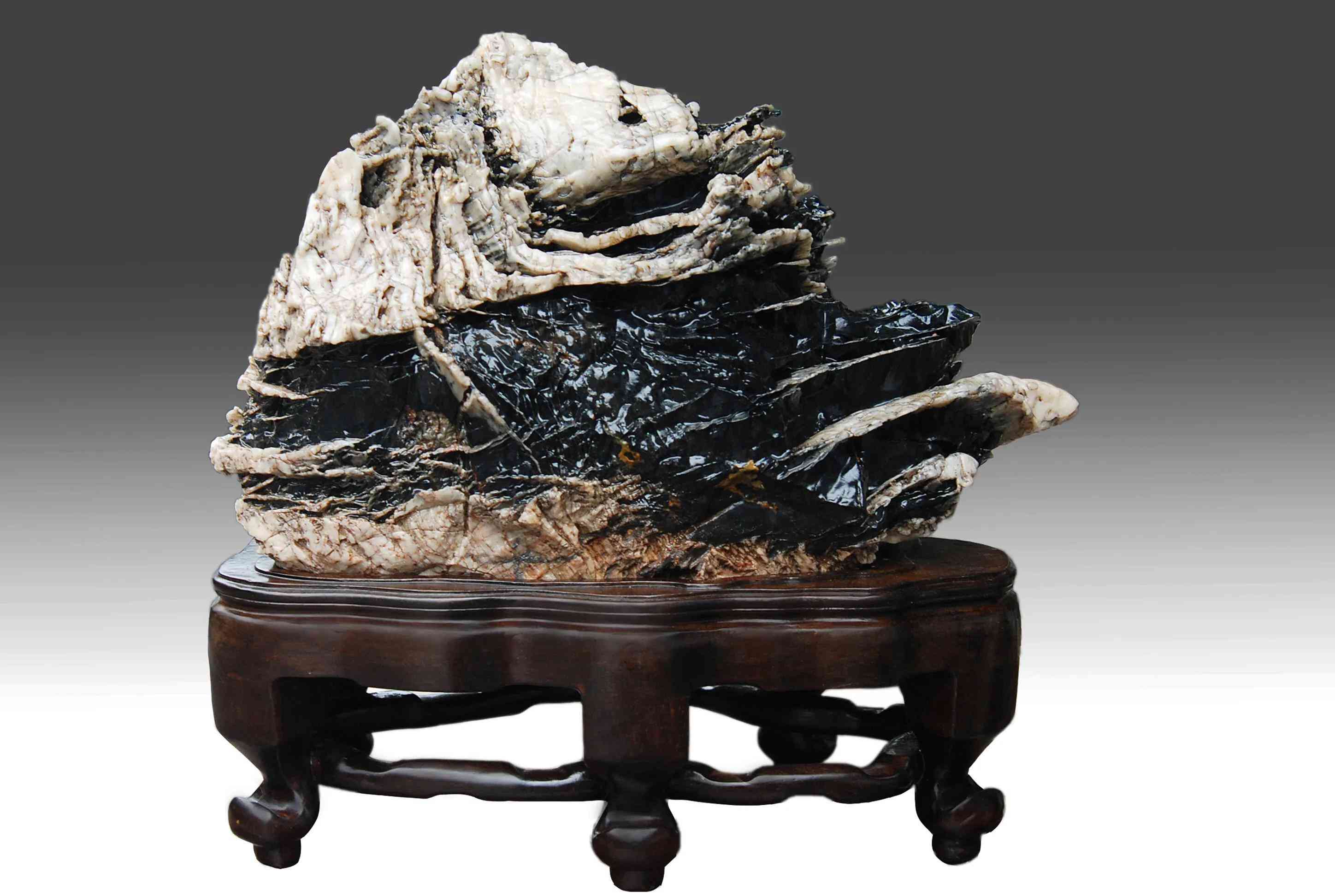 怎樣辨別值錢的石頭(如何辨別值錢的石頭)