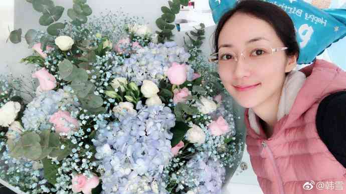 右手中指戴戒指什么意思女(右手食指戴戒指什么意思女)