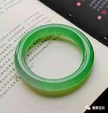 冰種翡翠手鐲市場(chǎng)價(jià)格(冰種翡翠手鐲 價(jià)格)