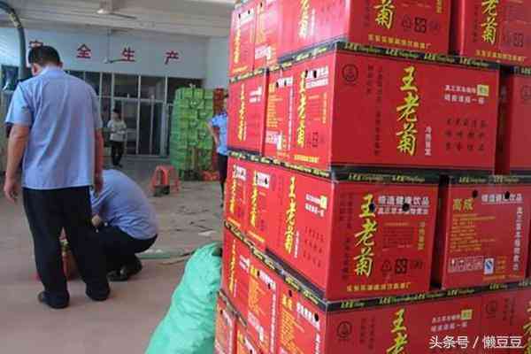 用雜牌化妝品臉上起疙瘩(用雜牌化妝品臉上起疙瘩癢)插圖1