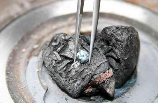 直擊火葬后骨灰變鉆石的現(xiàn)場照