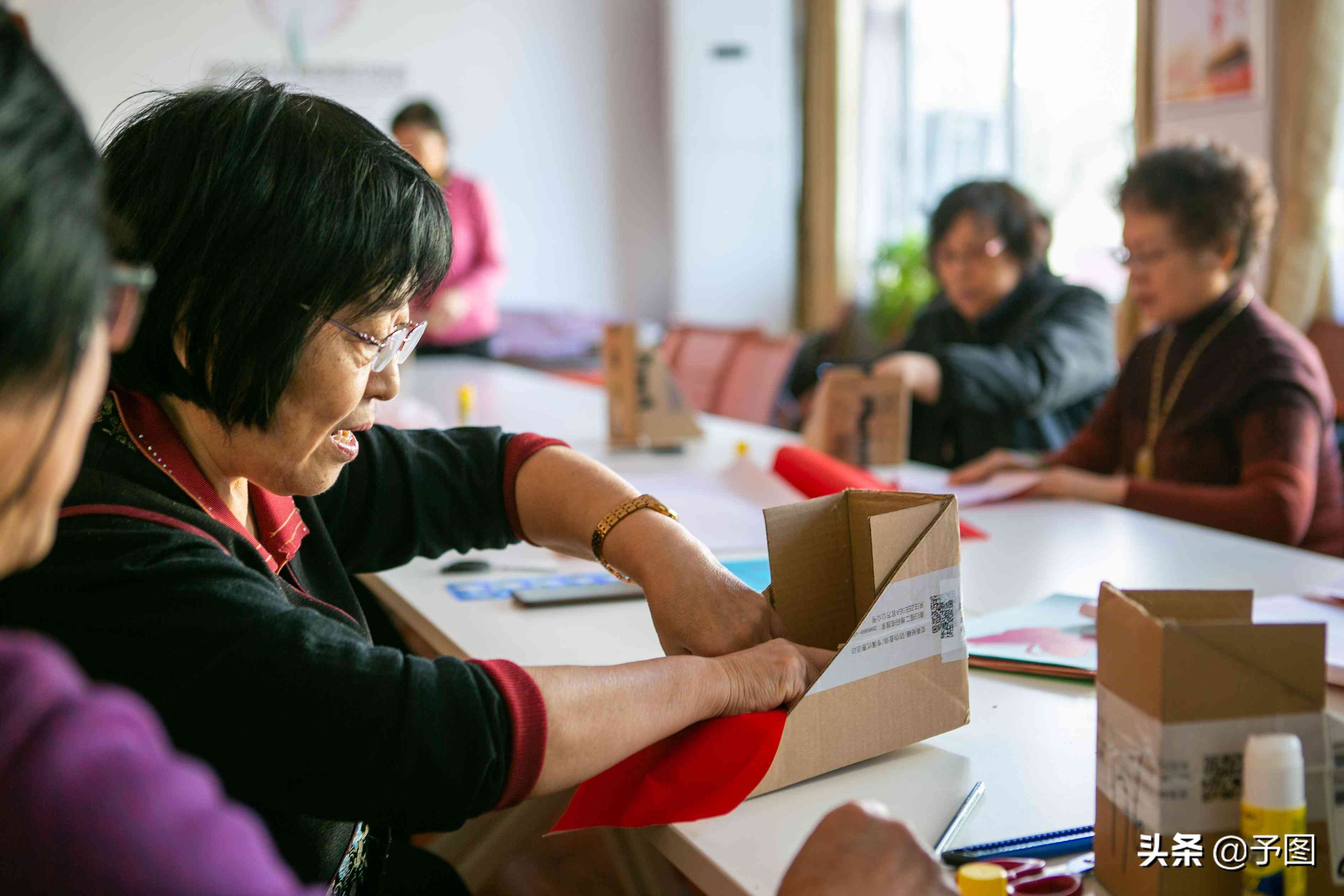 快遞盒別再亂扔，教你快遞盒秒變“網(wǎng)紅”收納盒：實用