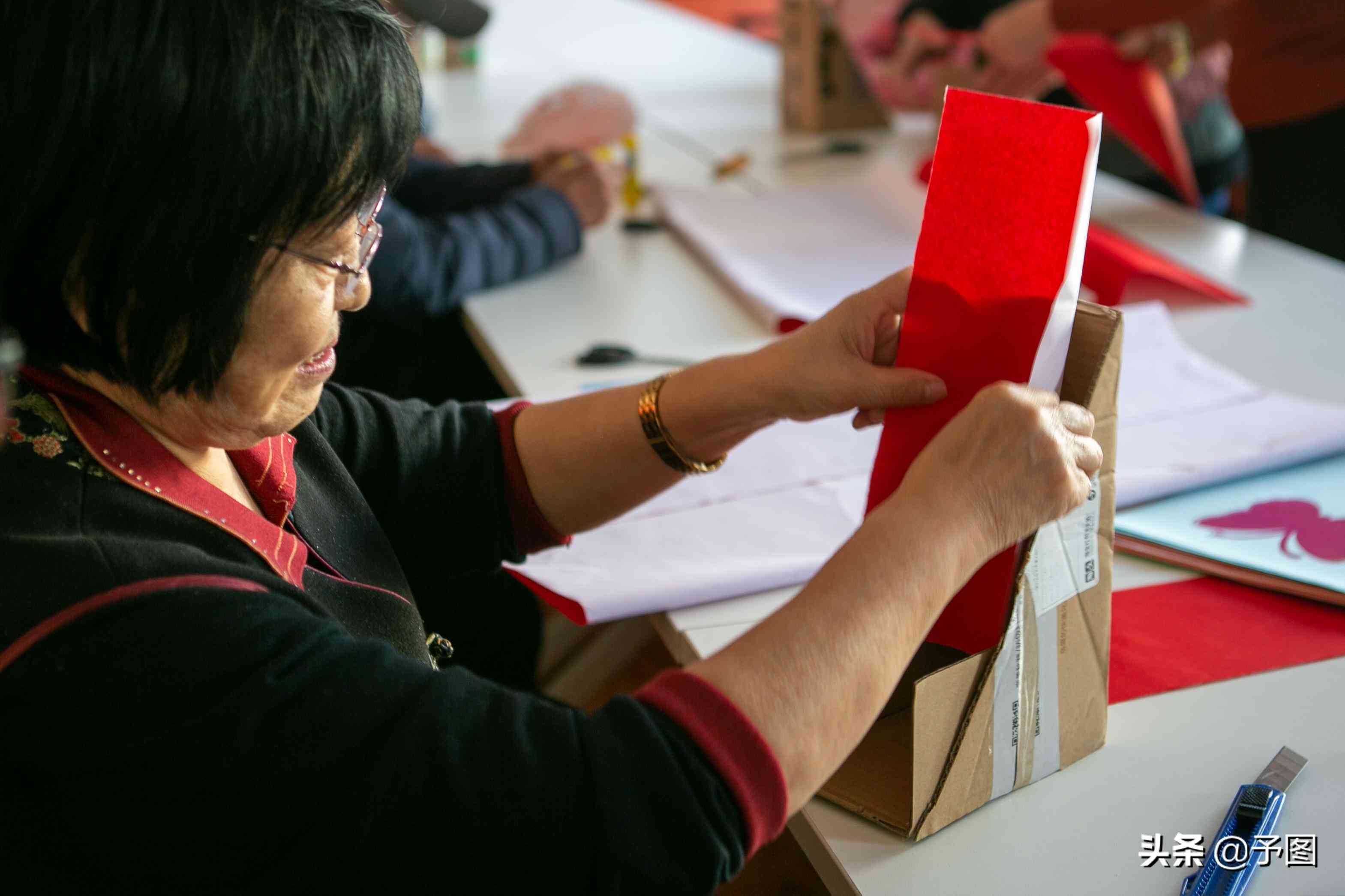 快遞盒別再亂扔，教你快遞盒秒變“網(wǎng)紅”收納盒：實用