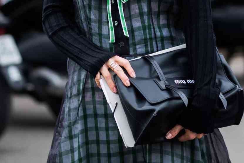 又想買包了？今夏最時(shí)髦的大包包都在這