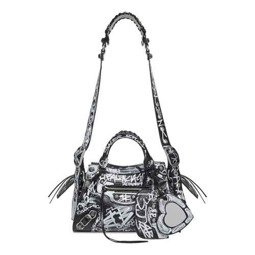Balenciaga/巴黎世家 22新款 NEO CAGOLE MODEL XSGRAFFITI系列 女士黑白涂鴉印花小羊皮復(fù)古銀色飾面拉鏈開合拆卸心形鏡子徽標(biāo)壓花單肩包700940210GC