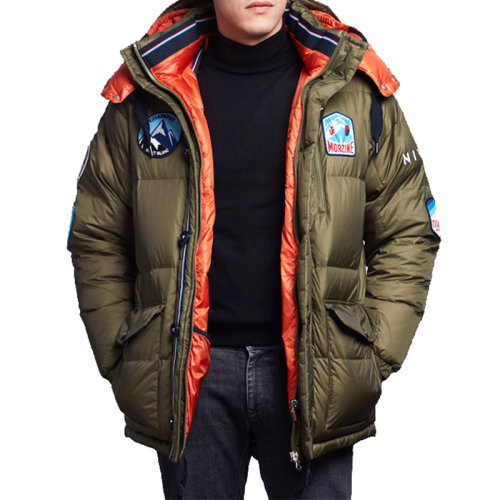 Nivose/尼渥絲 ANCELLE PATCHES 全球限量款 時(shí)尚廓形 滑雪小鎮(zhèn)徽標(biāo) 可拆卸軍裝背帶和帽兜 防撕裂降落傘面料 白鵝絨填充 可水洗 男士羽絨服 面包服