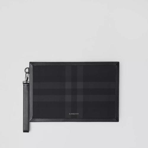  BURBERRY 22年秋冬 男士 炭灰色格紋拼皮革拉鏈?zhǔn)占{袋 80613291