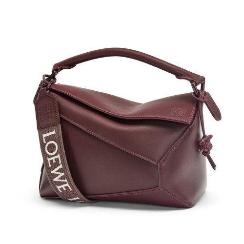 LOEWE/羅意威 22新款 Puzzle Edge系列 女士小號牛血色緞面小牛皮同色金屬配飾兔子吊飾拆卸調節(jié)肩帶手提單肩斜挎拼圖包A510P60X24-8555