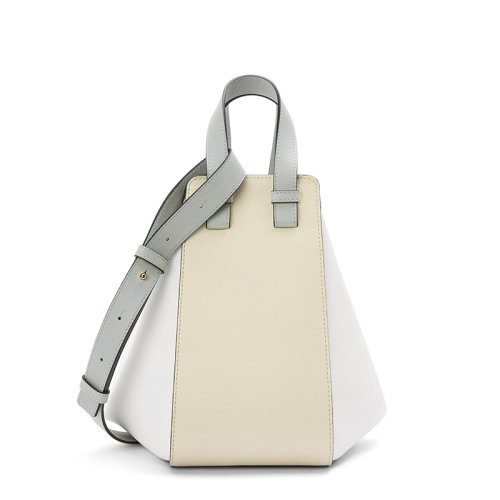 LOEWE/羅意威 22春夏新款Hammock系列 女士小號(hào)大理石灰/軟白色經(jīng)典牛皮革徽標(biāo)壓印金扣單肩斜挎手提吊床包0010697498