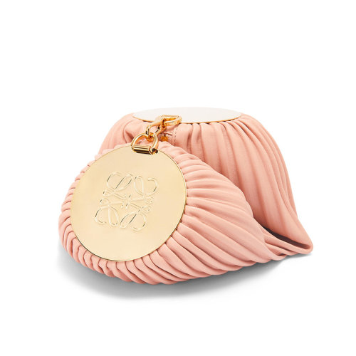 LOEWE/羅意威 22新款 女士淡粉色羊皮革褶皺效果拉鏈開合兩端同色徽標壓紋手拿包手腕包單肩手提包A912P84X07-7840