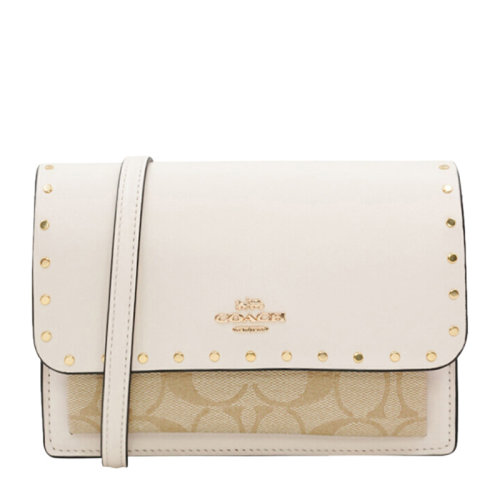 COACH/蔻馳 女士卡其配白色PVC配皮經(jīng)典雙C字母徽標(biāo)印花鉚釘裝飾單肩包斜挎包風(fēng)琴包腰包女包 C3326IMOT4