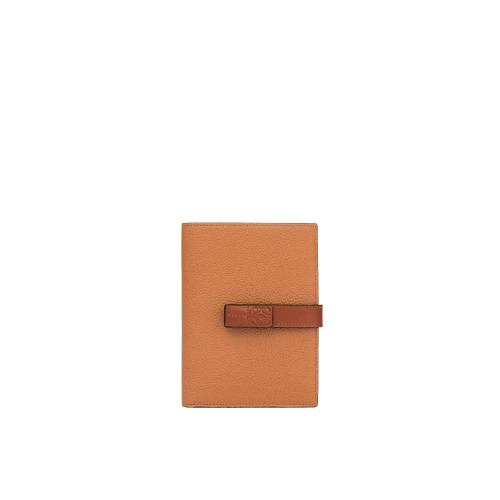  LOEWE羅意威 22年秋冬 女士 錢包 Medium vertical wallet in soft grained calfskin C660S87X