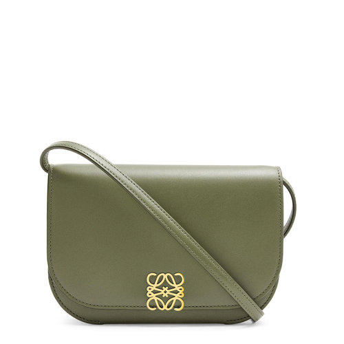 LOEWE/羅意威 20  Goya系列 女士鱷梨綠真絲小牛皮金屬徽標(biāo)磁扣三內(nèi)袋單肩斜挎手拿包0010593457