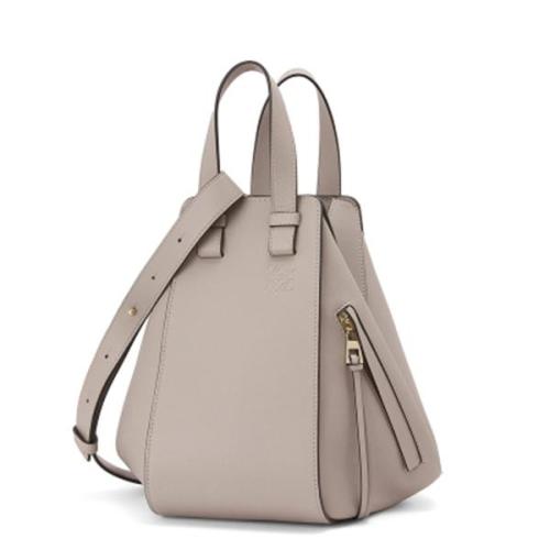 LOEWE/羅意威  Hammock新款 經(jīng)典沙色小牛皮小號(hào)單肩手提包0010473437