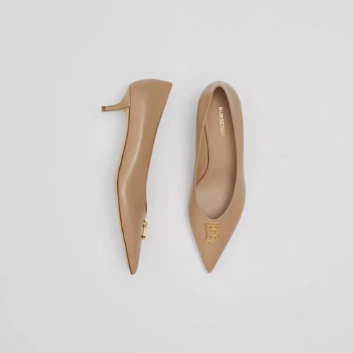  BURBERRY 22年秋冬 女士 專屬標(biāo)識(shí)裝飾皮革尖頭高跟鞋 80631821