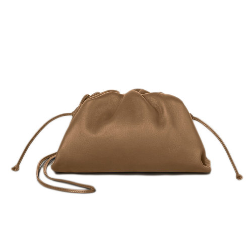Bottega Veneta/葆蝶家  THE POUCH迷你系列 深駝色滑面小牛皮云朵包手拿斜挎包585852VCP402618