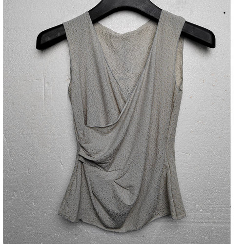 ARMANI COLLEZIONI/阿瑪尼卡爾茲 淺灰色女士背心 RMH12J RMAWJ 601 瑕疵折扣