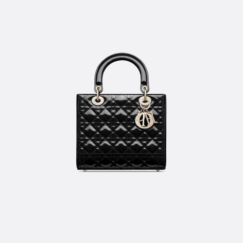  DIOR迪奧    女士 手提包 中號啞光 Lady Dior 手袋 M0565OWCB_M*w*900 預定商品1-3周發(fā)貨