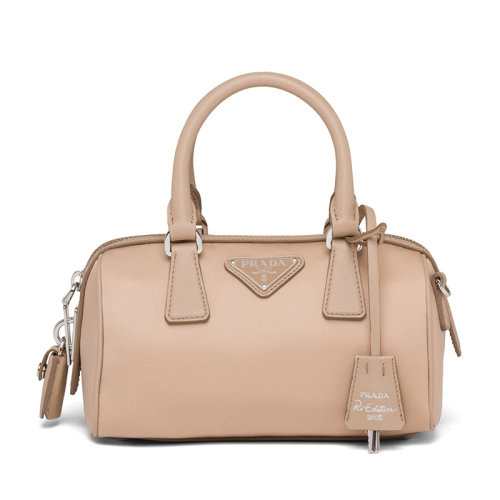 PRADA/普拉達 經典Re-Edition 2005系列 女士豆沙米色Saffiano皮革材質單肩手提包1BB846_064_F0770_V_W11