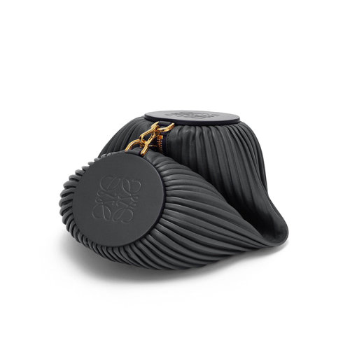 LOEWE/羅意威 22新款 女士黑色羊皮革褶皺效果拉鏈開合兩端同色徽標(biāo)壓紋手拿包手腕包單肩手提包A912P84X08-1100