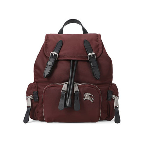BURBERRY/博柏利 巴寶莉男包 The Rucksack系列 經(jīng)典戰(zhàn)馬徽標(biāo) 男士尼龍翻蓋雙肩包 80067171