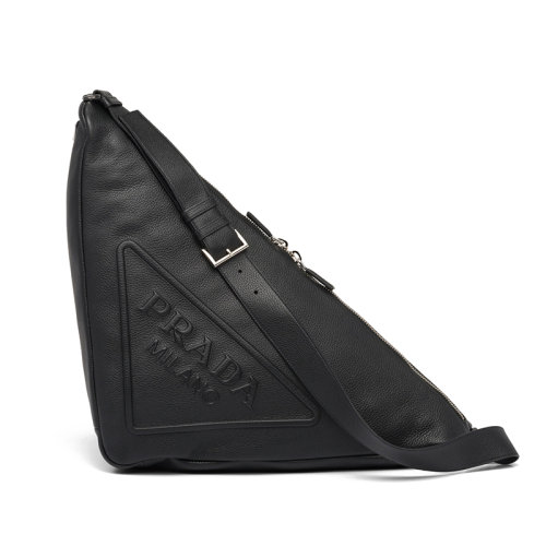 PRADA/普拉達 22年新款 男士黑色皮革徽標(biāo)拉鏈可調(diào)節(jié)手袋三角單肩包腋下包2VY007_2BBE_F0002_V_DLO