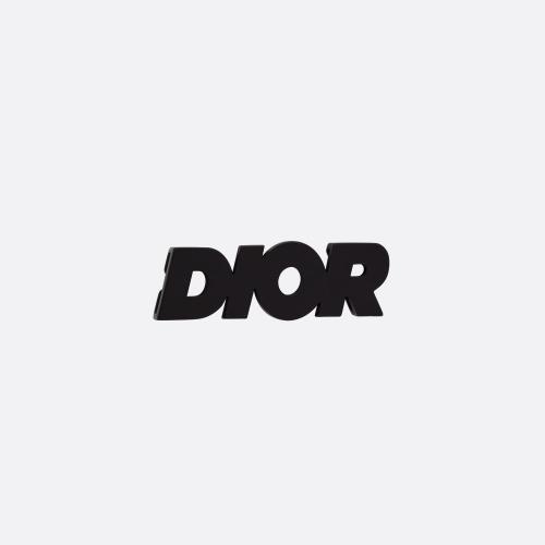  DIOR迪奧 22年秋冬 男士 掛飾 “DIOR”運動鞋吊飾 V0456HOMMT_D004 預定商品1-3周發(fā)貨