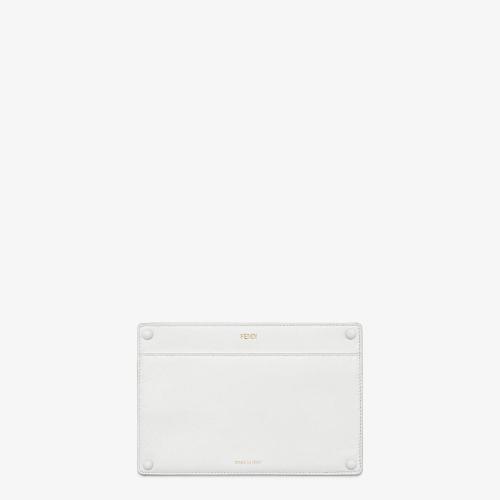  FENDI芬迪 22年秋冬 女士 手拿包 白色皮革配飾口袋 7AR907ABVEF14FF