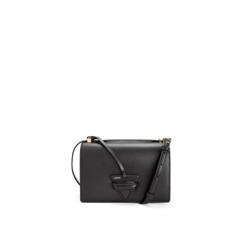  LOEWE羅意威 22年秋冬 女士 單肩包 Barcelona bag in silk calfskin A532M15X02-1100