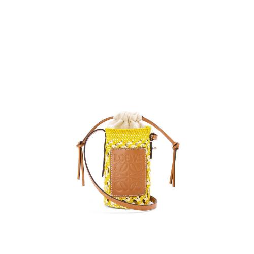  LOEWE羅意威 22年秋冬 女士 收納包 Cylinder Pocket in iraca palm and calfskin C630P71X01- 預定商品1-3周發(fā)貨