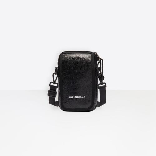  BALENCIAGA巴黎世家 22年秋冬 男士 單肩包 Explorer Crossbody Pou*w*ch 斜挎包 593329DB9C51 預(yù)定商品1-3周發(fā)貨