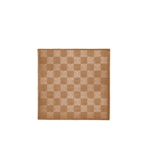  LOEWE羅意威  女士 圍巾 140X140 cm DAMERO 圍巾 F811255X01-3150 預定商品1-3周發(fā)貨