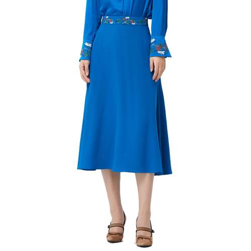 HUI/卉21年秋冬新品 靛藍(lán)紅妝香蘭腰間非遺刺繡進(jìn)口SPH紗線抗皺易打理A擺插袋女士半身裙裙子HR41A01463