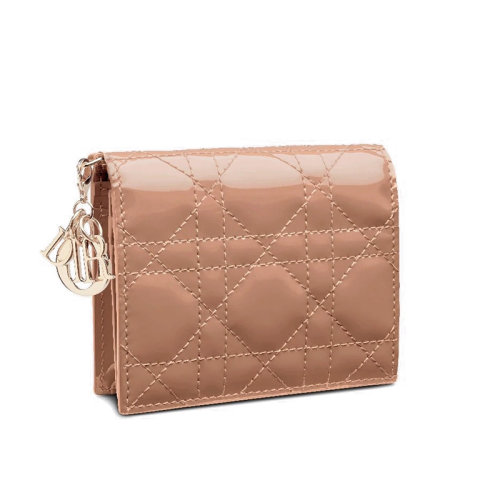 DIOR/迪奧 LADY DIOR 系列 玫瑰粉漆面經(jīng)典藤格紋錢包  S0178OVRB_M49P
