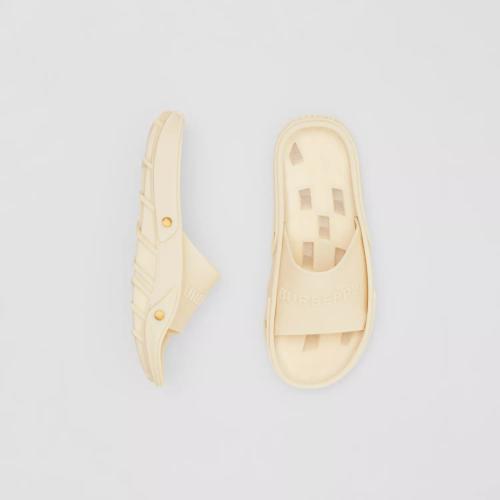  BURBERRY 22年秋冬 男士 徽標(biāo)拼裁片裝飾拖鞋 80568041