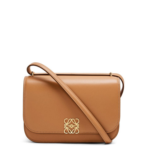 LOEWE/羅意威 2021秋冬新款 Goya系列 女士小號(hào)暖沙色真絲小牛皮金屬徽標(biāo)磁扣單肩斜挎包0010594372
