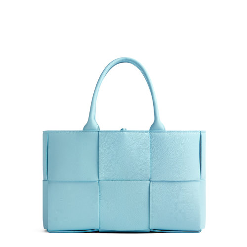 Bottega Veneta/葆蝶家 22新款A(yù)rco Tote系列 女士小號(hào)淡藍(lán)色I(xiàn)ntreccio編織粒面牛皮革手提托特包652867VCP113915