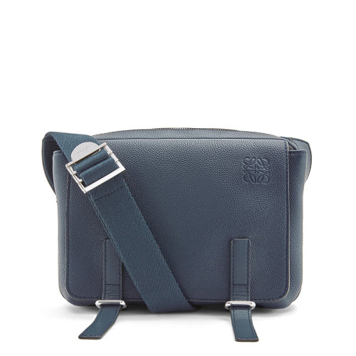 LOEWE/羅意威  Military Messenger系列 男士XS號海洋色軟粒小牛皮磁扣翻蓋郵差包0010595700