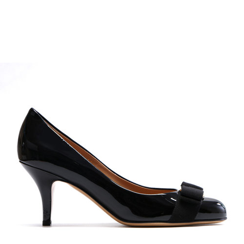 SalvatoreFerragamo/菲拉格慕 女士漆皮飾蝴蝶結(jié)尖頭高跟鞋 0574563