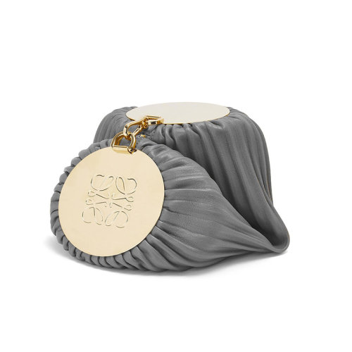 LOEWE/羅意威 22新款 女士灰色羊皮革褶皺效果拉鏈開合兩端金色徽標(biāo)壓紋手拿包手腕包單肩手提包A912P84X07-1640