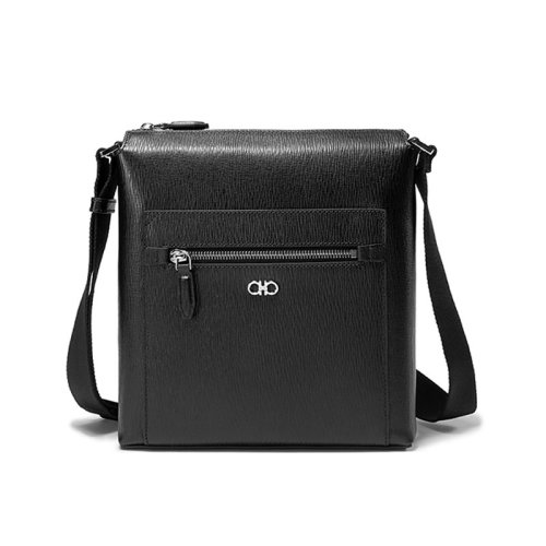 Salvatore Ferragamo/菲拉格慕 【22秋冬新款】 男士牛皮革Gancini扣飾單肩斜挎包 240974