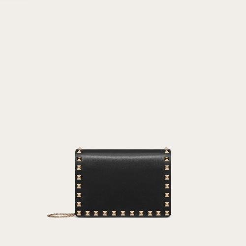  VALENTINO華倫天奴 22年春夏 女士 手拿包 Rockstud 小牛皮鏈條收納包 ZW2P0249BOL0N*w*O 預定商品1-3周發(fā)貨