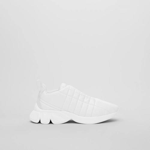  BURBERRY 22年秋冬 男士 Classic - 絎縫皮革經(jīng)典運(yùn)動(dòng)鞋 80573641