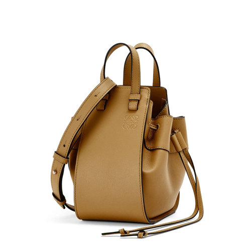 LOEWE/羅意威 22新款Hammock系列 女士迷你款赭綠色經(jīng)典小牛皮單肩斜挎手提抽繩吊床包314.30.V07-8325